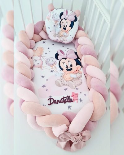 DISNEY Minnie Mouse Prémium babafészek szett fonott rácsvédővel, párnával, takaróval